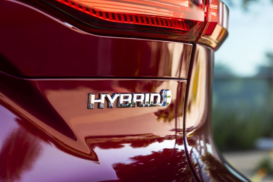 Логотип Toyota Venza Hybrid LE 2020 года  (фото 39 из 40)